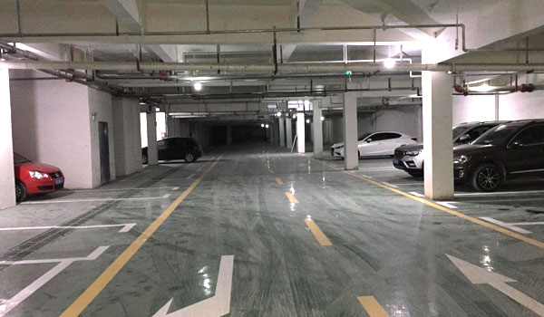 地下車庫清潔